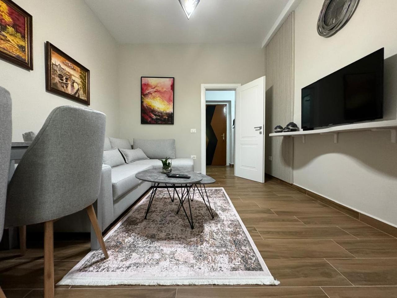 Ami Blloku Apartament Тирана Екстер'єр фото